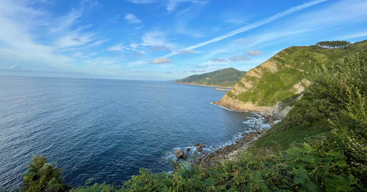 Paisaje de Zarautz, Pais Vasco. Ruta de 28 días en camper por el norte de España.