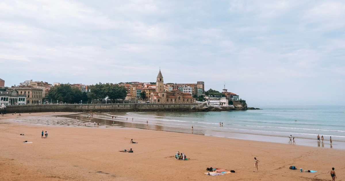 Playa de San Lorenzo (Gijón).