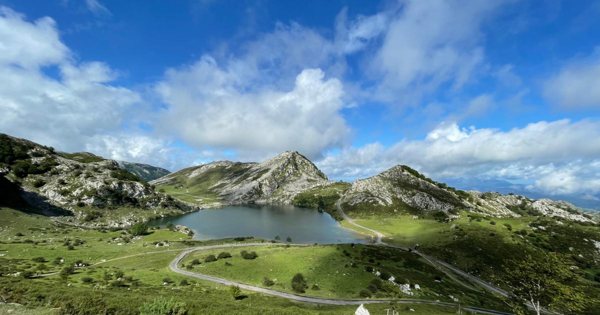 Paisaje de Lagos de Covadonga, Cangas de Onís. Ruta de 28 días en camper por el norte de España.