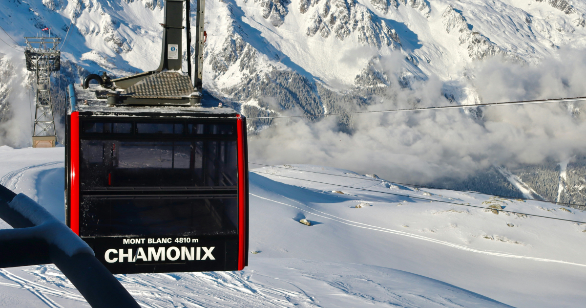 Pista de esquí nevada en Chamonix-Mont-Blanc, Francia.