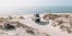 camper y accesorios en la playa